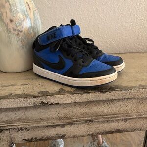 Nike Kids Blue and Black Sneakers